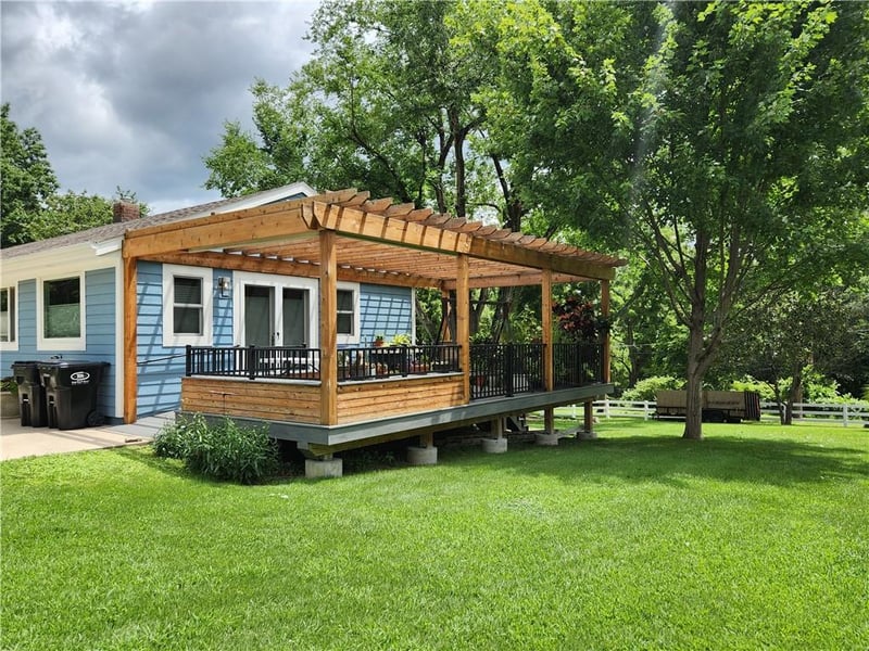 11615 38 St, Independence, MO 64052