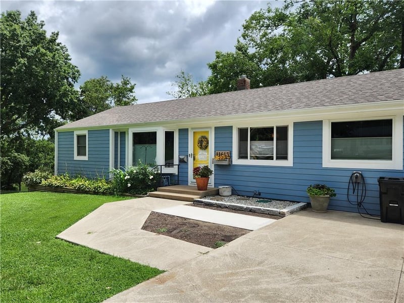 11615 38 St, Independence, MO 64052