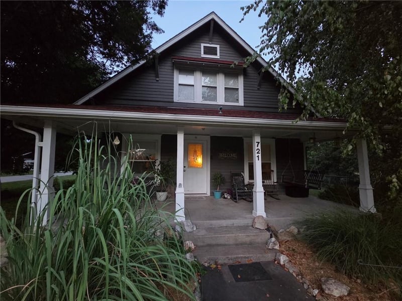 721 Broadway St, La Cygne, KS 66040