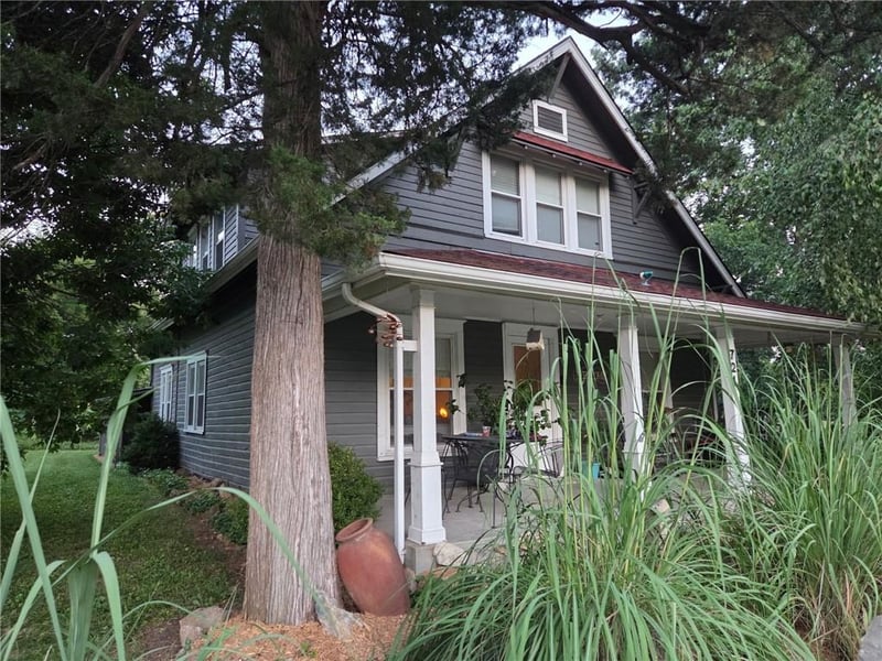 721 Broadway St, La Cygne, KS 66040