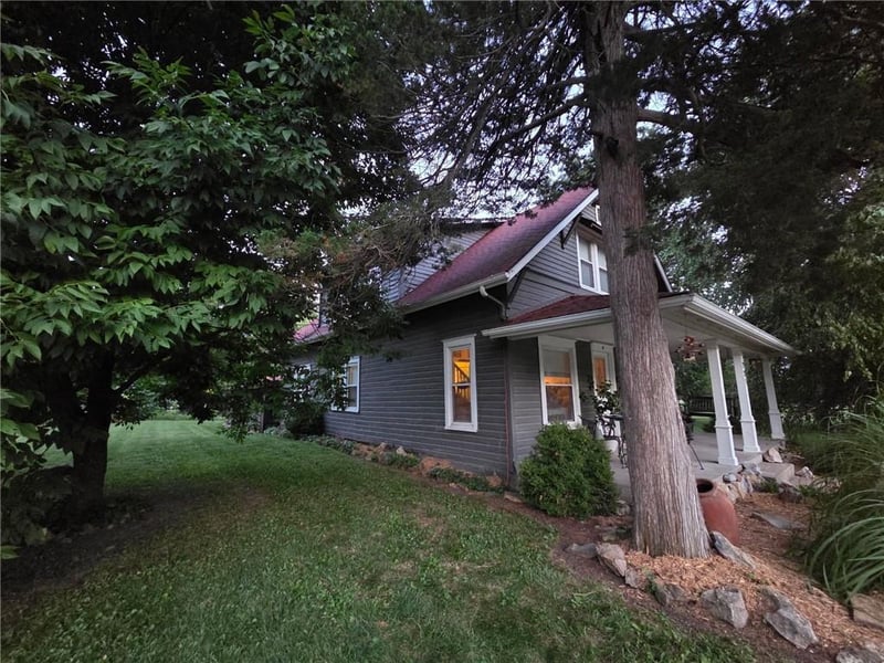 721 Broadway St, La Cygne, KS 66040