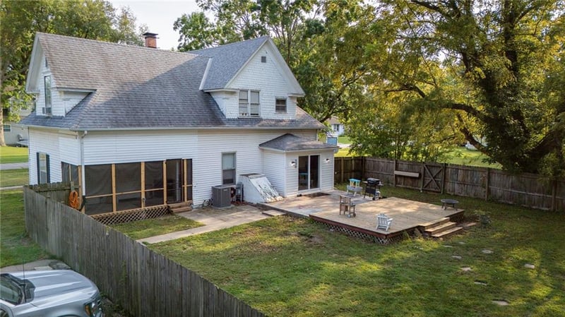 100 Hortense St, Orrick, MO 64077