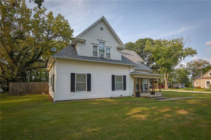 100 Hortense St, Orrick, MO 64077