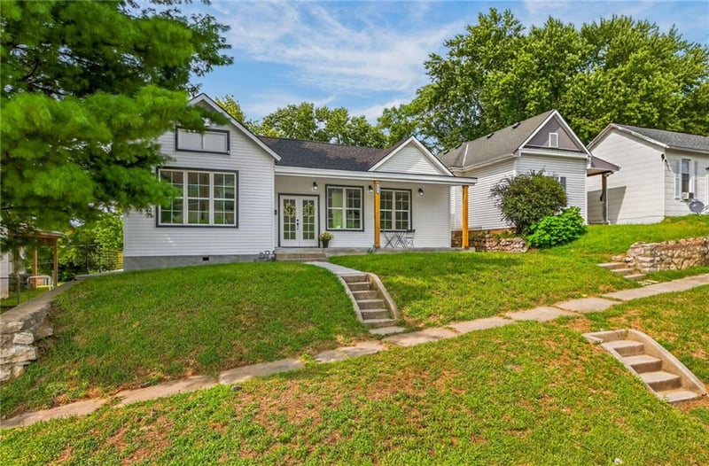1817 Beattie St, St Joseph, MO 64501