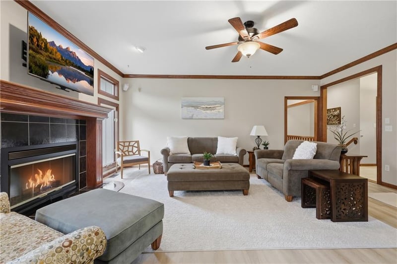 312 SE Alexandria Dr, Lee's Summit, MO 64063