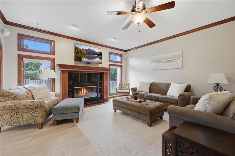 312 SE Alexandria Dr, Lee's Summit, MO 64063
