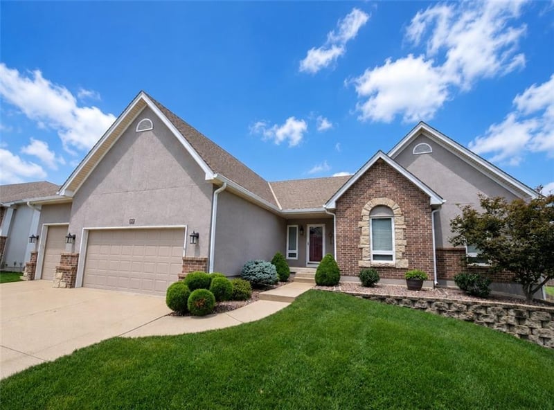 312 SE Alexandria Dr, Lee's Summit, MO 64063