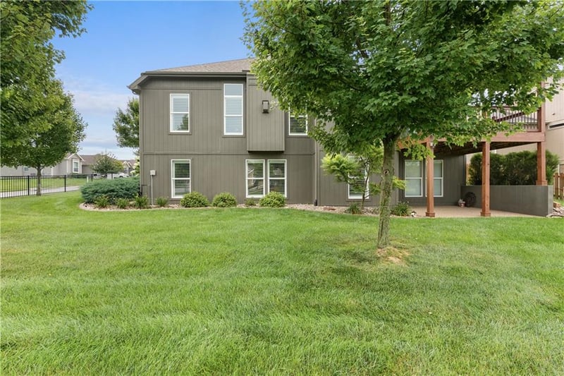 701 Elizabeth St, Blue Springs, MO 64015