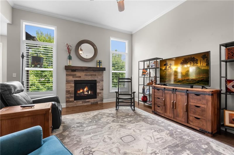 701 Elizabeth St, Blue Springs, MO 64015