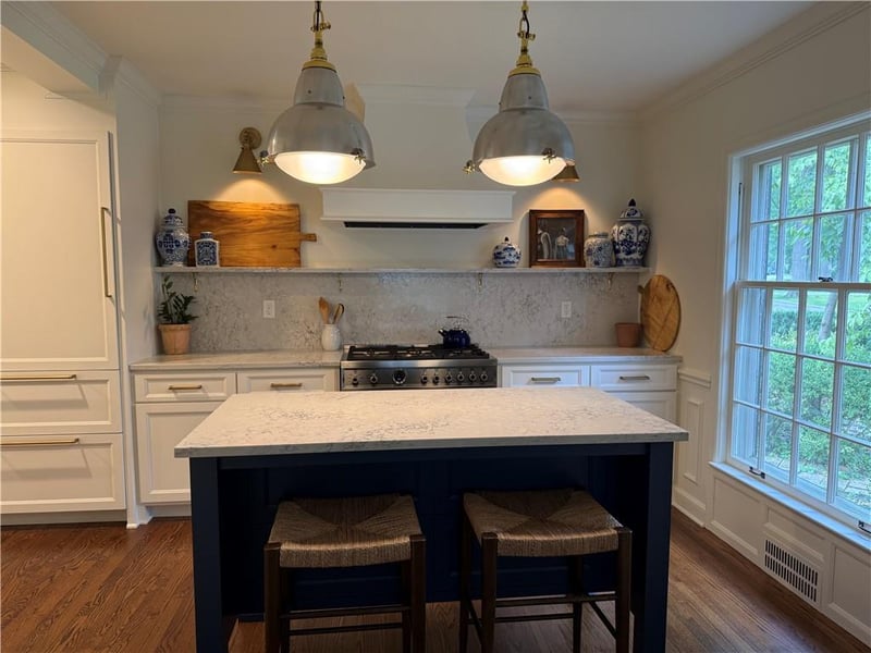 8020 Manor Rd, Leawood, KS 66206