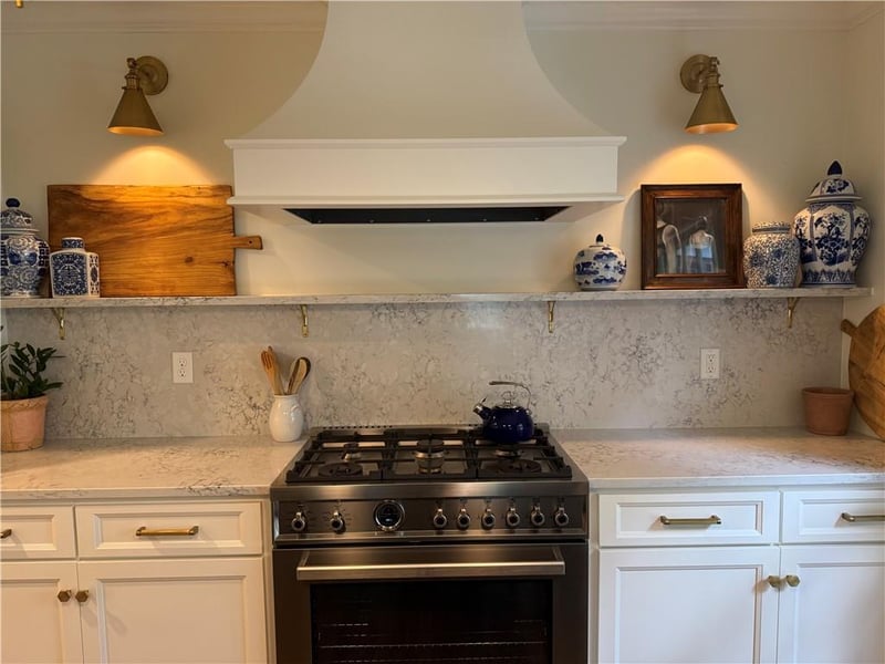 8020 Manor Rd, Leawood, KS 66206