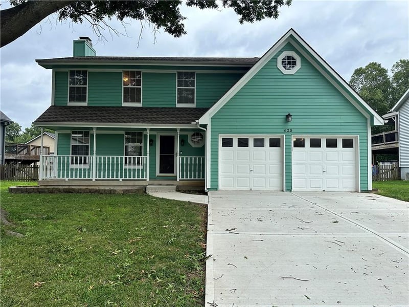 625 Shiloh Dr, Lee's Summit, MO 64063
