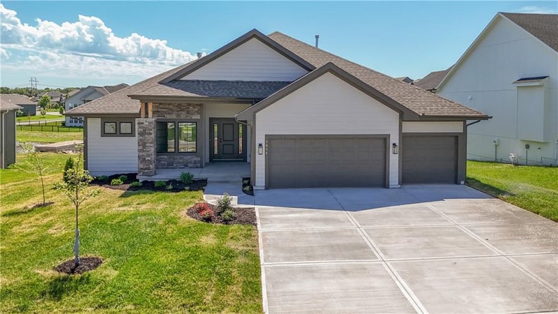 24615 60th Ter, Shawnee, KS 66226