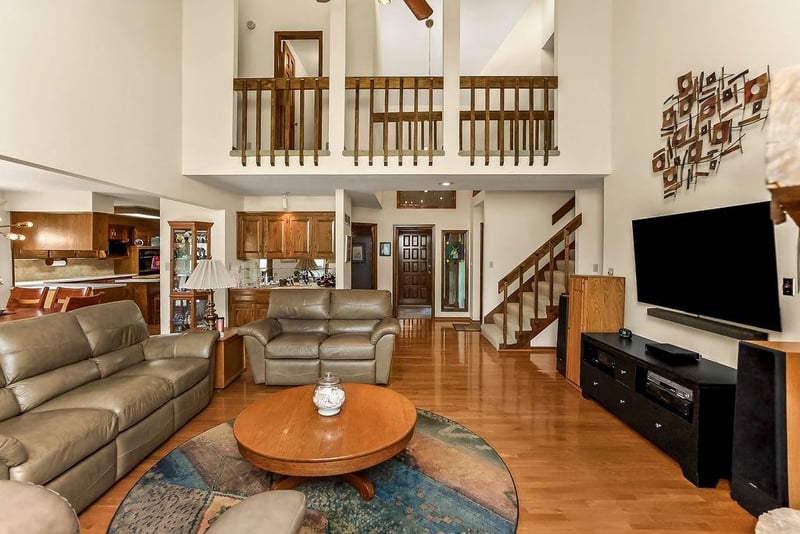 3001 121st Ter, Leawood, KS 66209