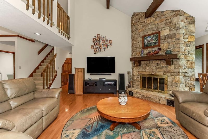3001 121st Ter, Leawood, KS 66209