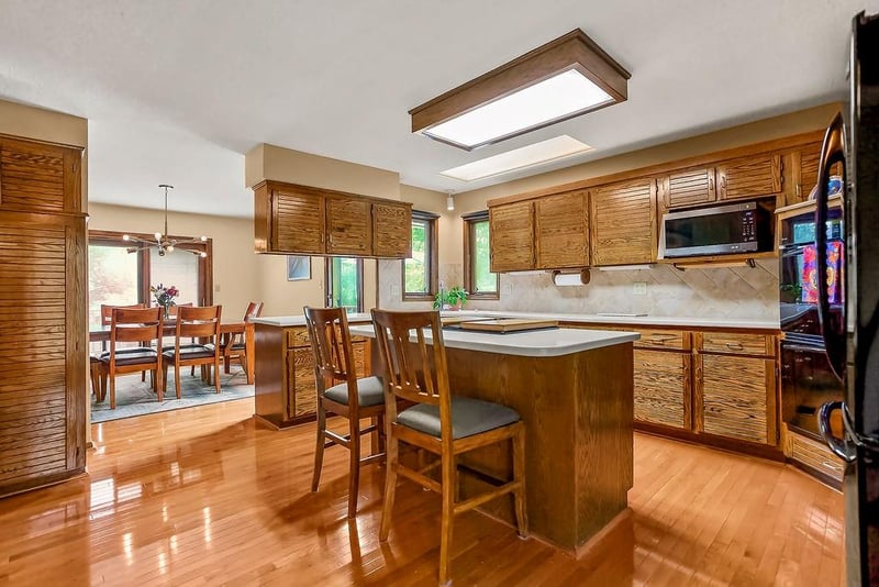 3001 121st Ter, Leawood, KS 66209