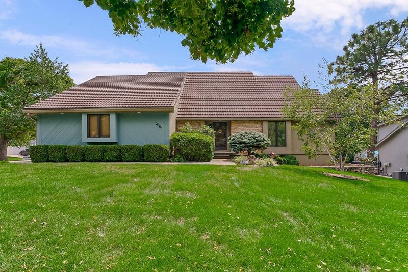 3001 121st Ter, Leawood, KS 66209