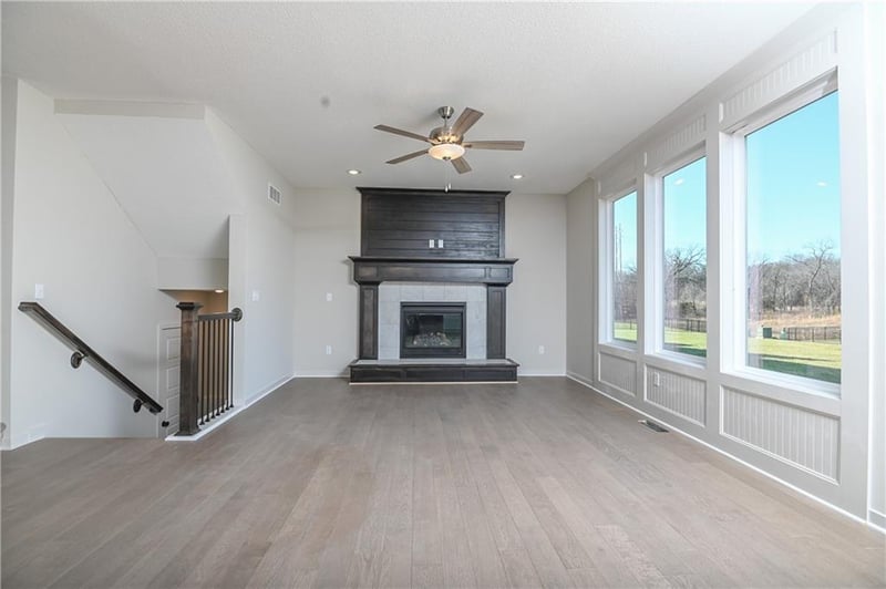 6000 Apache Dr, Shawnee, KS 66226