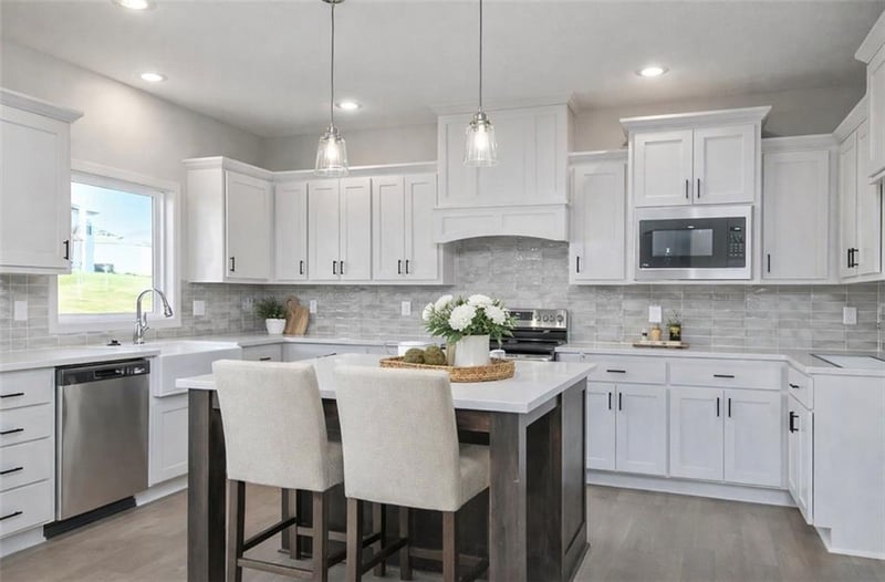 6000 Apache Dr, Shawnee, KS 66226