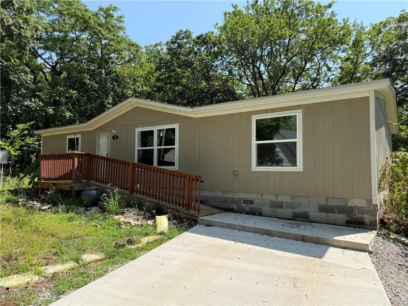 14 Live Oak Ct, Linn Valley, KS 66040