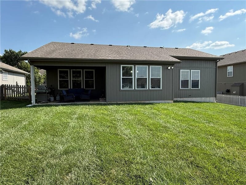 3817 Briarwood Oaks Dr, Blue Springs, MO 64015