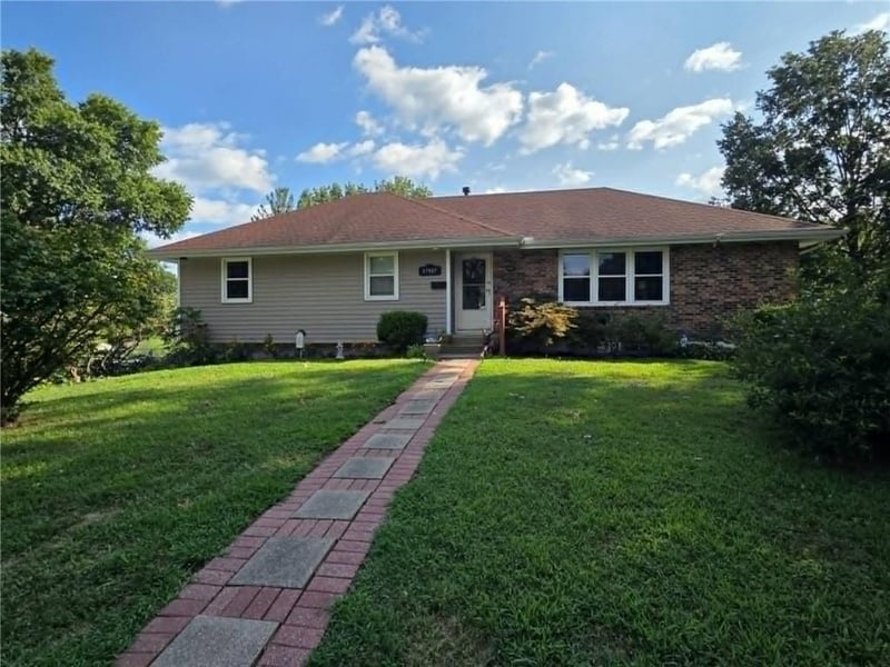 17907 Redwood Dr, Independence, MO 64056