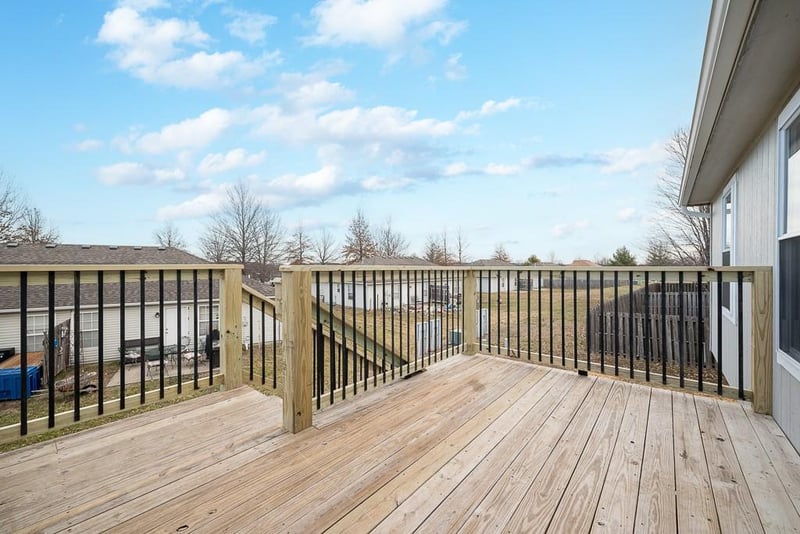 2035 Rock Creek Ct, Tonganoxie, KS 66086