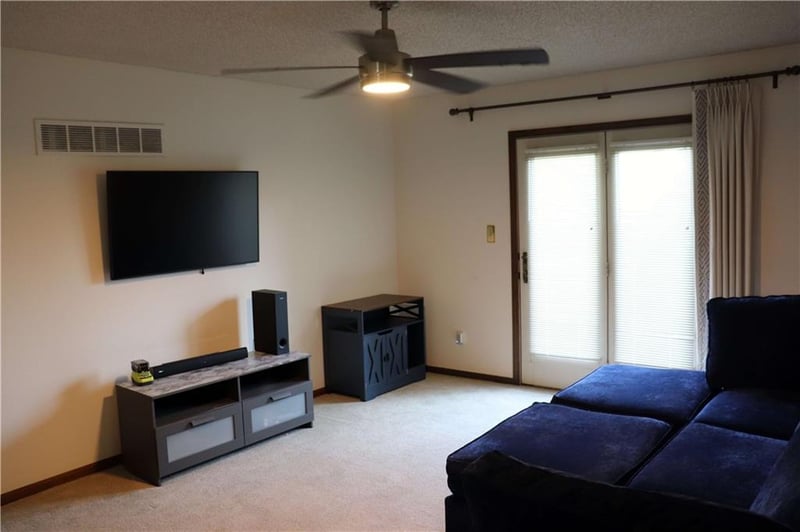 756 Claremont Ct, Lee's Summit, MO 64063