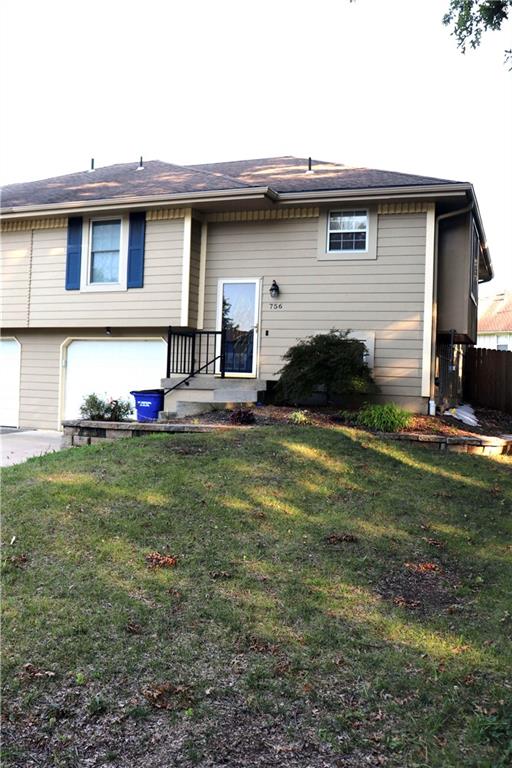 756 Claremont Ct, Lee's Summit, MO 64063