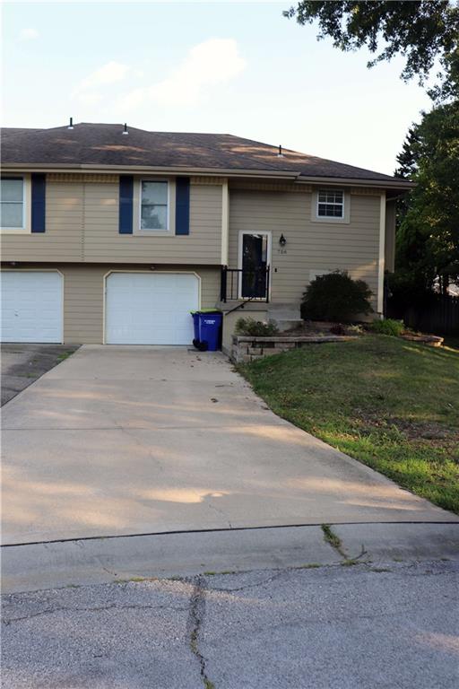 756 Claremont Ct, Lee's Summit, MO 64063