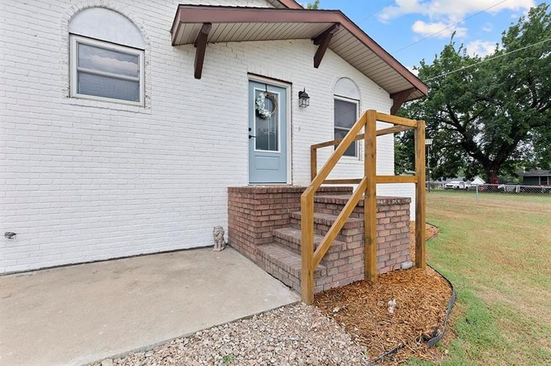 2223 Garfield Ave, Baxter Springs, KS 66713