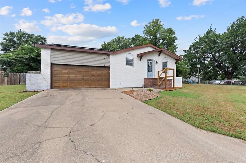 2223 Garfield Ave, Baxter Springs, KS 66713