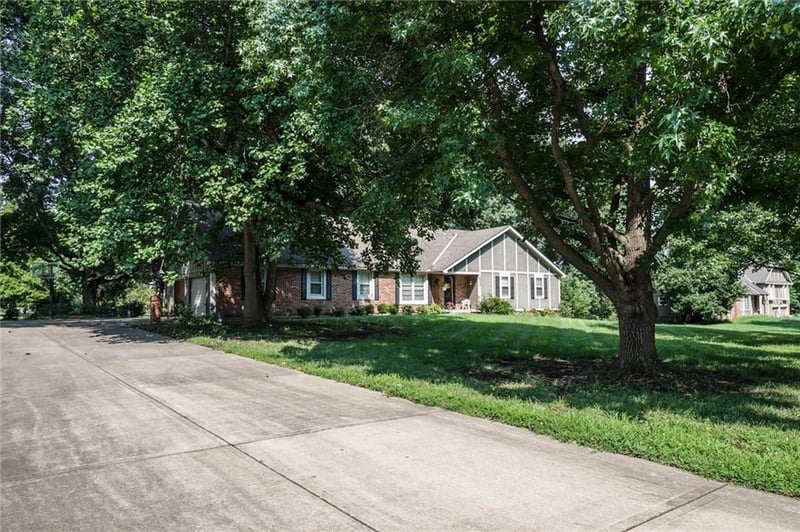 16040 Outlook Ave, Stilwell, KS 66085