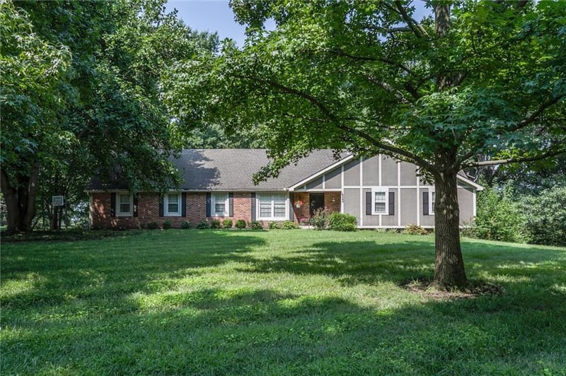 16040 Outlook Ave, Stilwell, KS 66085
