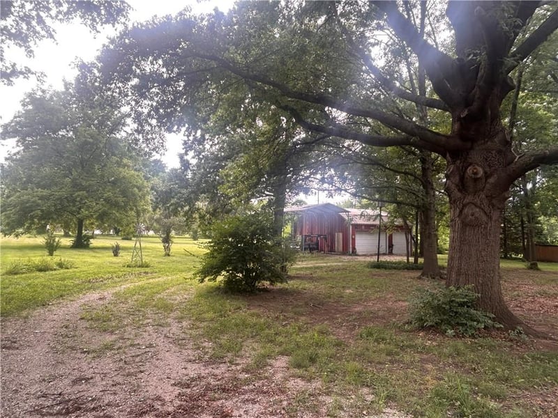 16040 Outlook Ave, Stilwell, KS 66085