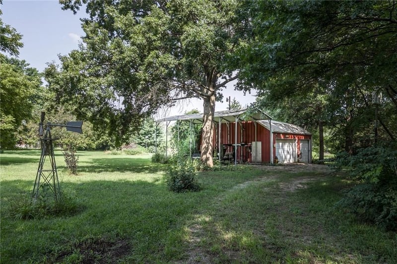 16040 Outlook Ave, Stilwell, KS 66085