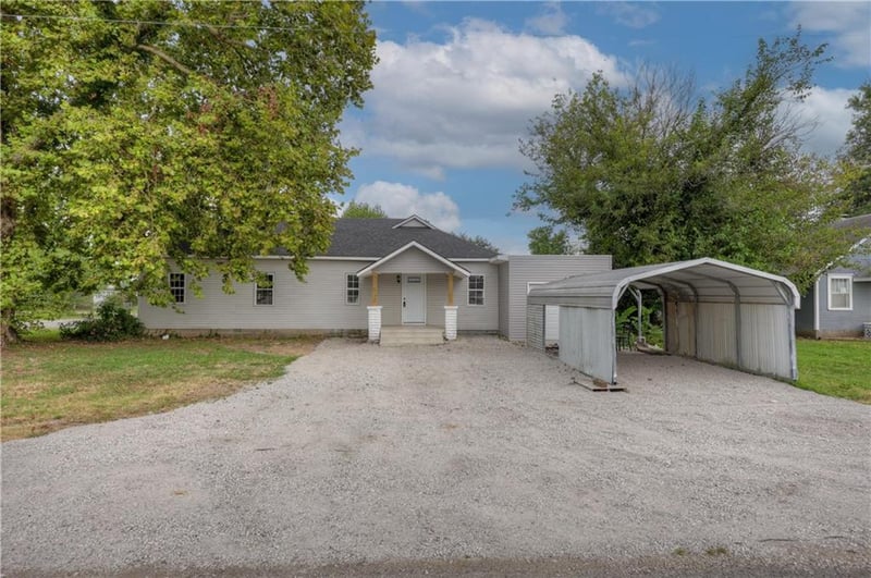 216 Indiana Ave, Columbus, KS 66725