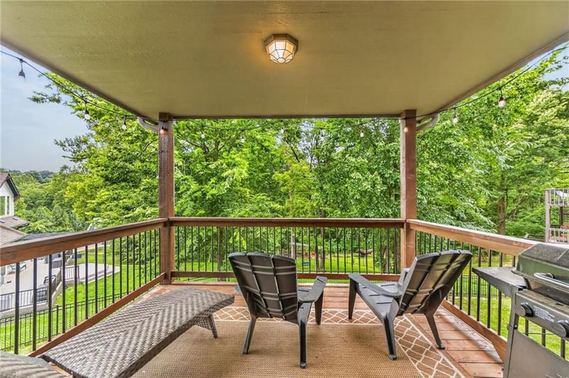 6388 Sioux Dr, Parkville, MO 64152