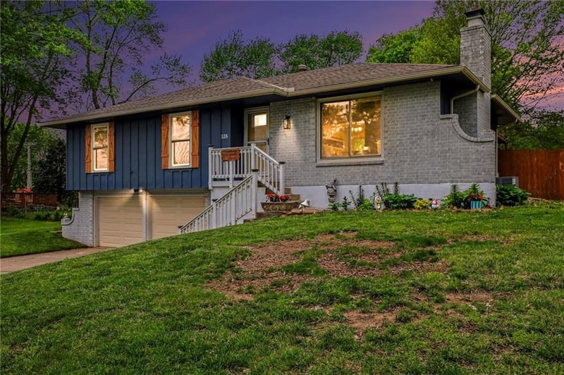 518 Franklin St, Raymore, MO 64083