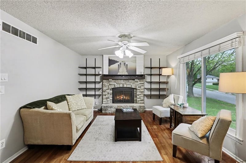 518 Franklin St, Raymore, MO 64083