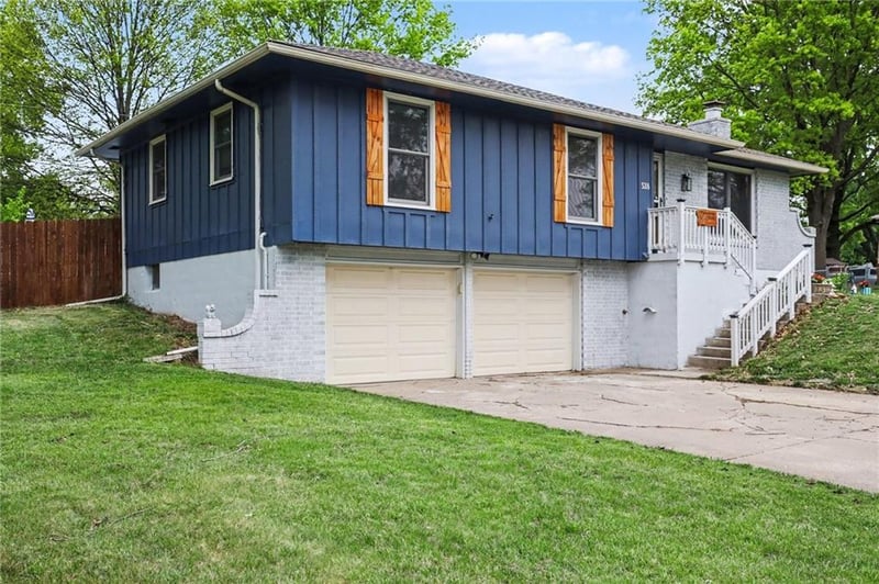 518 Franklin St, Raymore, MO 64083