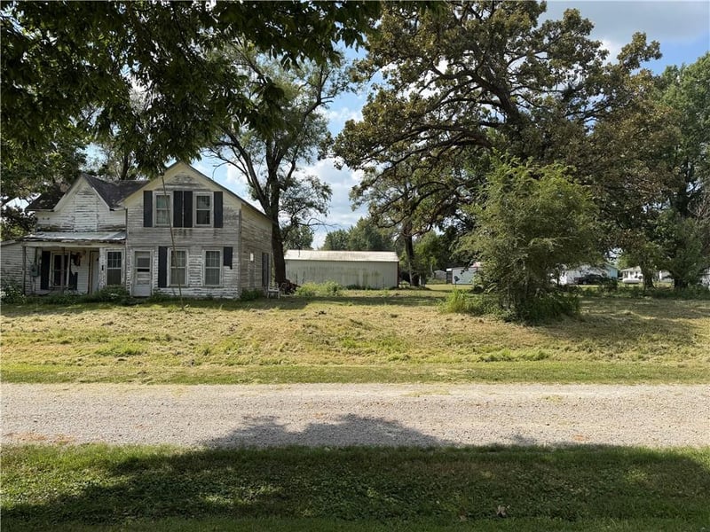 590 4th St, Kidder, MO 64030