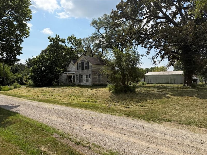590 4th St, Kidder, MO 64030
