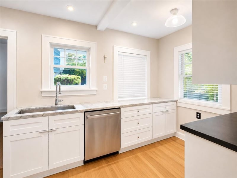 6432 Oak St, Kansas City, MO 64113