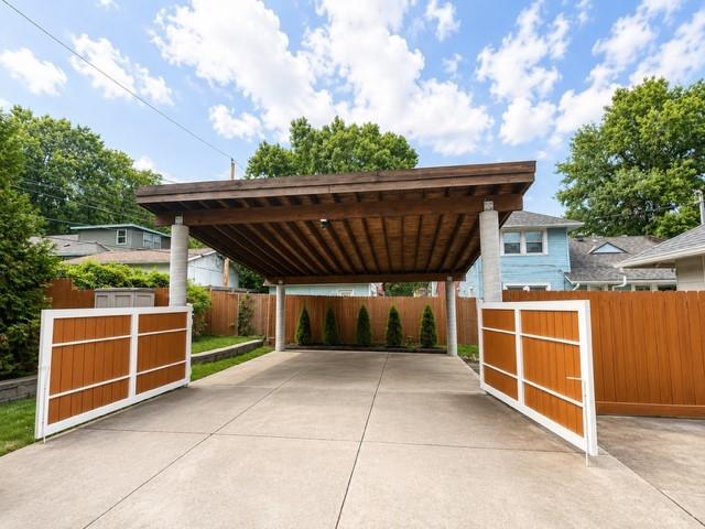 6432 Oak St, Kansas City, MO 64113