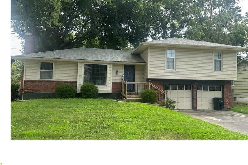 12727 100th St, Lenexa, KS 66215