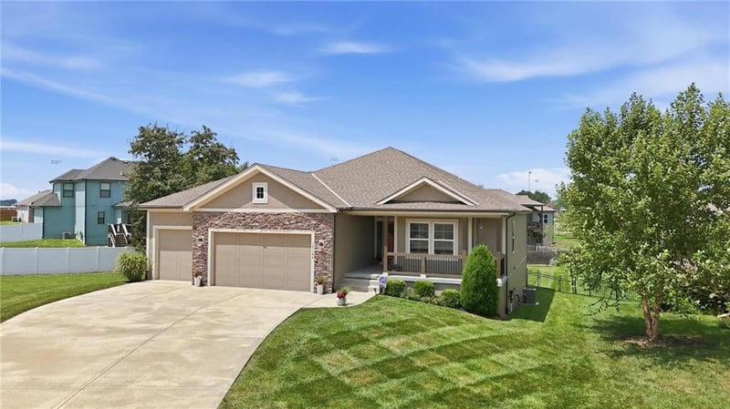 12100 Canna Ct, Peculiar, MO 64078