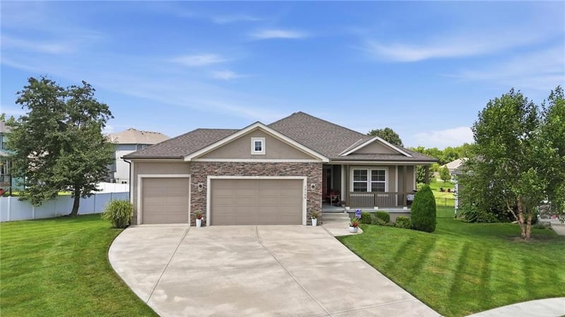 12100 Canna Ct, Peculiar, MO 64078