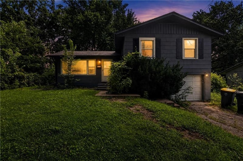 4131 E Vineyard Rd, Kansas City, MO 64130