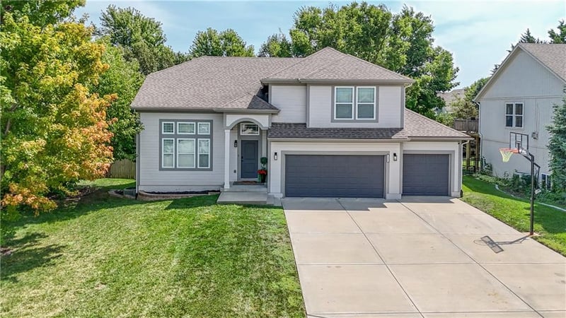 1221 SW Nagona Ln, Lee's Summit, MO 64082